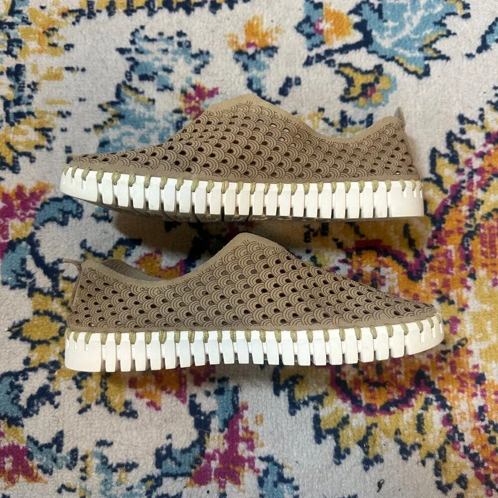 Ilse Jacobsen Tulip Slip On Shoes Latte Womens Size 39 Cushioned Comfort Neutral